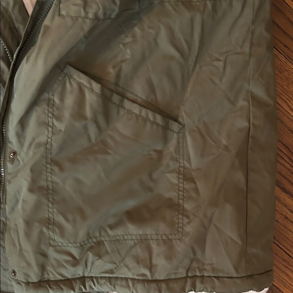 Old Navy Cream Faux Fur Jacket - Picture 3 of 4